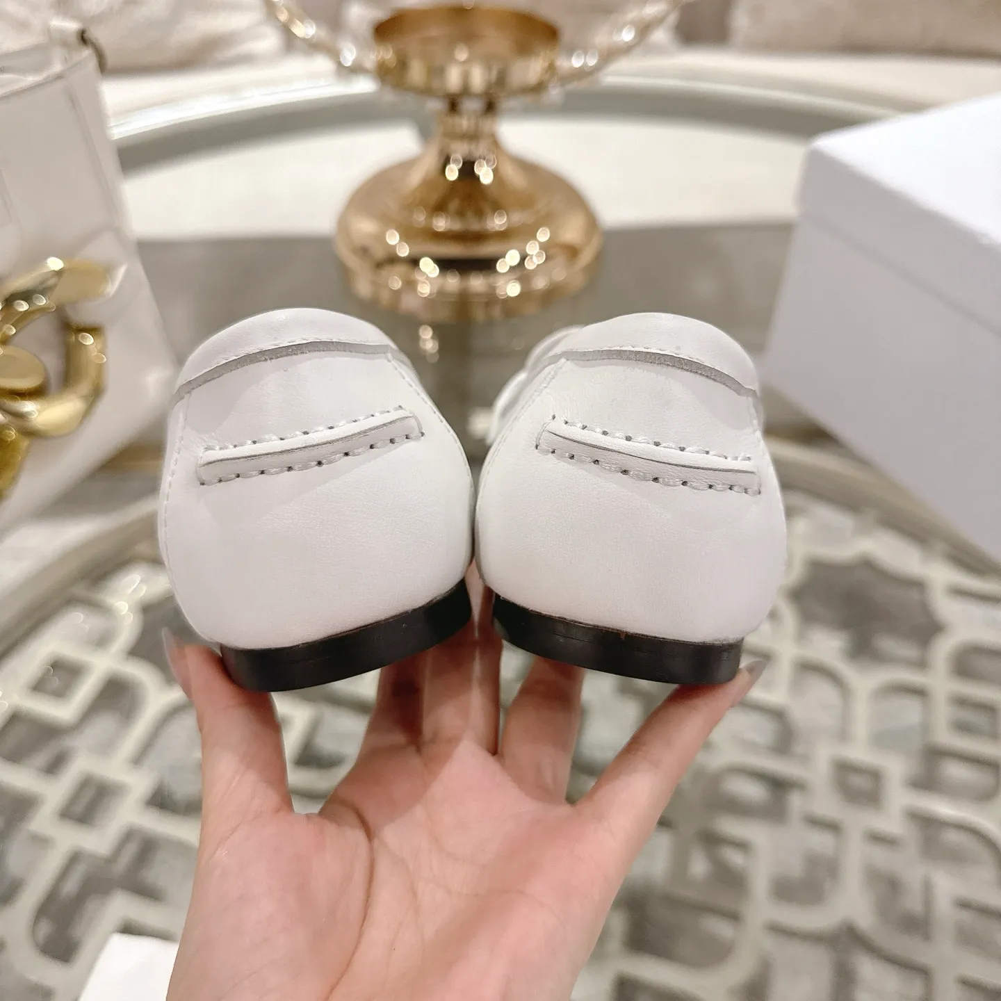 👟👟Ex-factory price 640👟👟 Dior Dior | 2025 ˢˢD Home 2025 spring and summer new products The latest popular slip-on letter buckle loafers series〰 Original purchase, development and production👍🏻This Dior loafer is carefully made of black smooth cow leather, and the front letter plate is decorated with a gold-toned Christian Dior Paris logo. Paired with a leather-injected outsole, it adds classic style to any casual look. Upper: original cowhide/cow suede, lining: cowhide, outsole: injection molded leather outsole imported from Italy, heel height: 1cm, size: 35-42 (customized at 40.41.42)